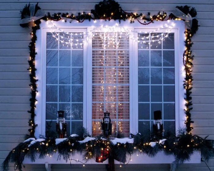 How to decorate commercial window for christmas