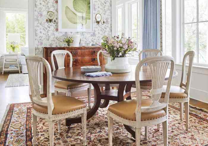 How to decorate a white dining room