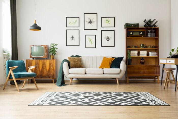 How to decorate a living room walls