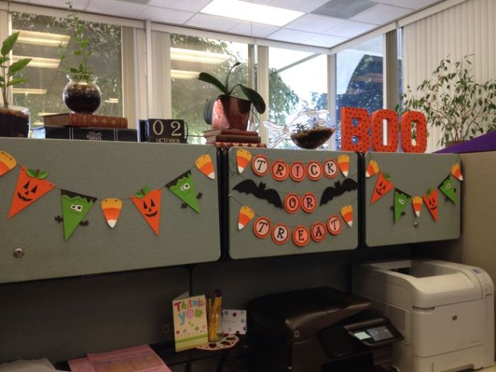 How to decorate your office for halloween