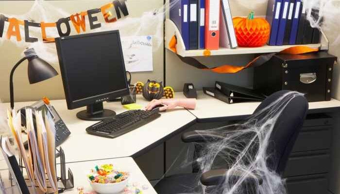 How to decorate your office for halloween