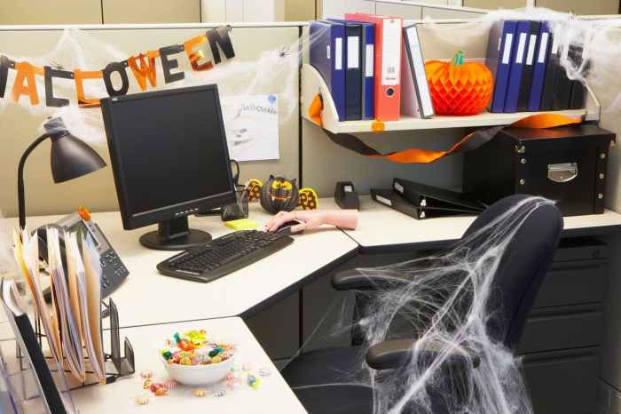 How to decorate your office for halloween